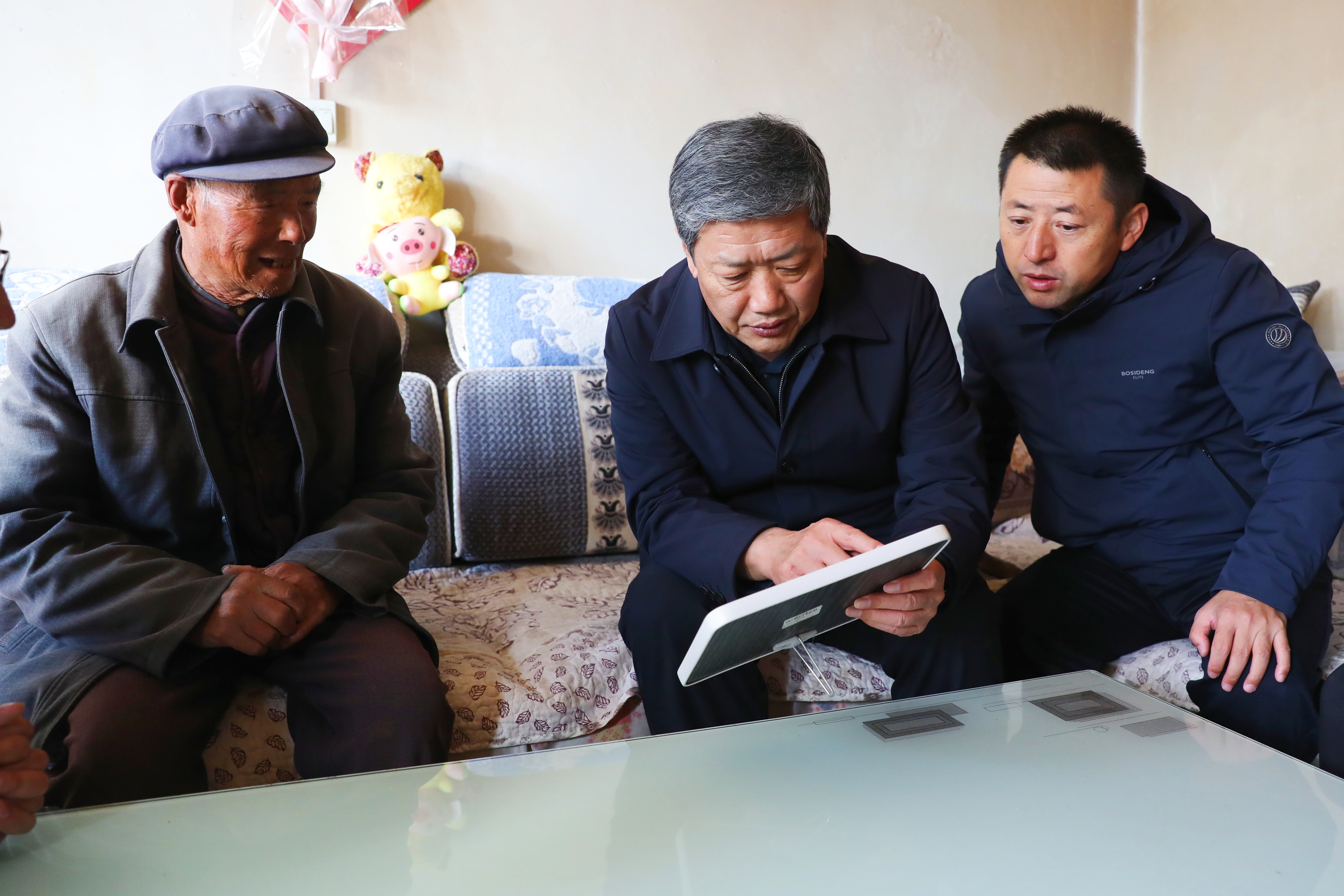 滑志敏在西吉縣調(diào)研城鄉(xiāng)融合發(fā)展工作時(shí)強(qiáng)調(diào) 深化改革創(chuàng)新突出精耕細(xì)作 因地制宜繪就城鄉(xiāng)融合發(fā)展新畫(huà)卷