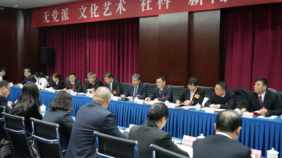 滑志敏參加無黨派、文化藝術(shù)、社科、新聞出版界委員討論時(shí)強(qiáng)調(diào) 團(tuán)結(jié)奮斗找回自信趕超發(fā)展重塑輝煌